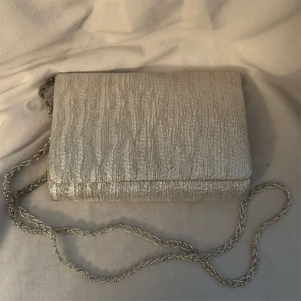 La Regale Vintage Silver Evening Clutch Bag with Chain Strap